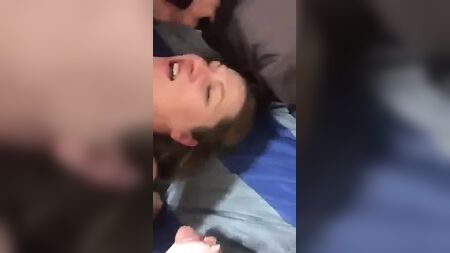 Le mari qui a laissé sa femme se faire baiser