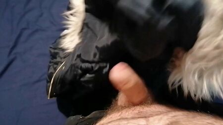Vidéo de Wank sur le blouson aviateur à capuche en fourrure bleu marine de New Look