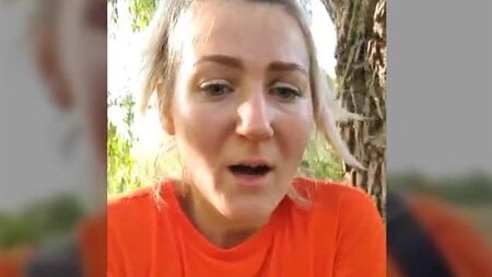 La belle Marushka, jeux coquins devant la webcam en plein air