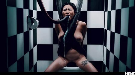 Hentai dans la vraie vie - Rae Lil Black se fait baiser la bouche et prend une énorme éjaculation interne