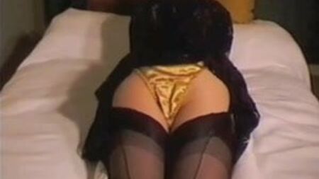 Culotte en satin noir à dentelle