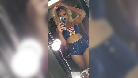 WWE - Selfie sexy de Lacey Evans devant le miroir, janvier 2021