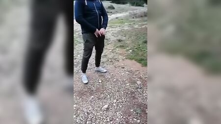 Une salope irlandaise se fait baiser en plein air dans les montagnes de Dublin