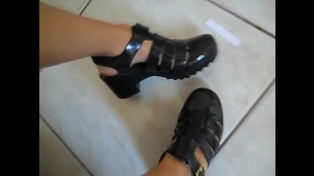 Melissa Petit Jolie aux pieds de la jeune fille, sandales Jelly