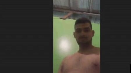 Bruno Miranda de Vasconcelos devant la caméra, EN TRAIN DE JOUER AU COQ !