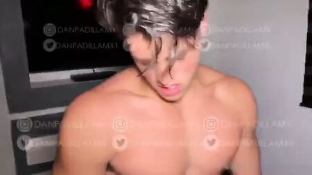 Daniel Padilla en train de faire l'amour
