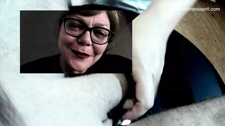 La dominatrice Mistress April, la castration des mauviettes