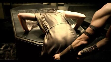 Montage des scènes de sexe d'Eva Green et Lena Headey dans « 300 »
