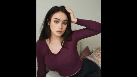 Jade Anh se masturbe