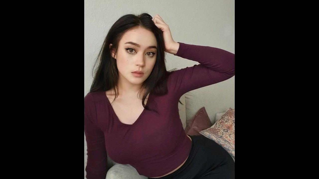 Jade Anh se masturbe