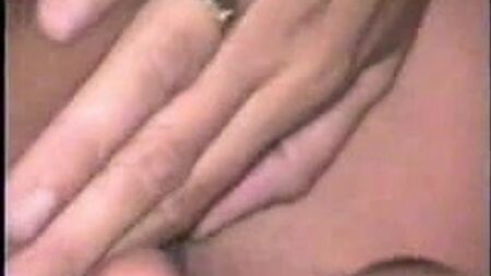 Elle adore aussi faire un cunnilingus