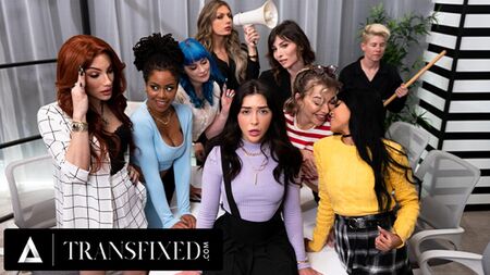 TRANSFIXED - SCÈNE DE BUREAU - Les superbes patronnes Jade Venus et Jane Wilde baisent devant tout le personnel !