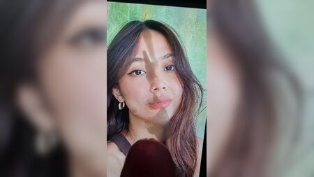 Nur Syaira, une salope malaisienne, rend hommage au sperme