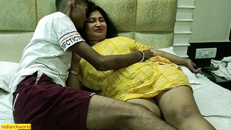 Du sexe torride avec une belle demi-sœur indienne ! Du sexe en famille indienne