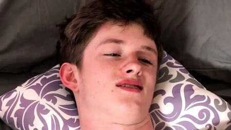 Son beau-père pervers lui prend sa virginité sans capote