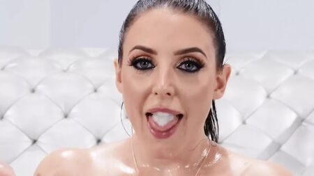 Angela White avale le sperme de Scott Nail