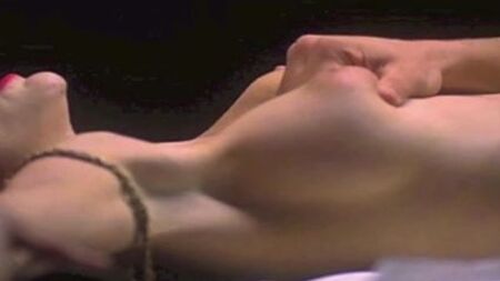 Alyssa Milano et Victoria Beckham nues en HD !