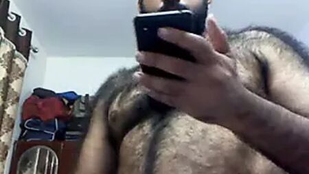 Karthik84hairy, un Indien sexy et poilu