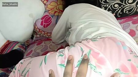 Baiser sa demi-sœur endormie, Neha Bhabhi