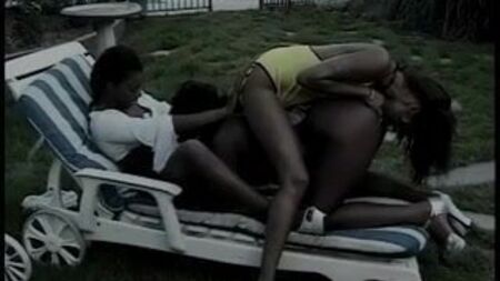 Vidéo montrant des femmes noires se pratiquant mutuellement une fellation