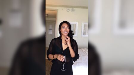 Candice Patton, resplendissante pendant les répétitions