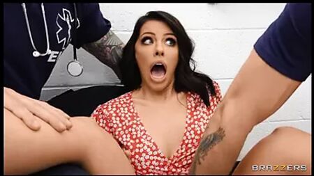 Adriana Chechik - Éjaculation d'urgence. VIDÉO COMPLÈTE SUR MyPornMate