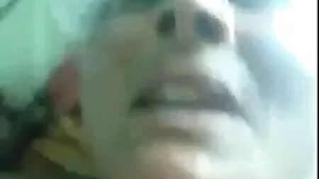 Une tante punjabi mature fait une pipe et se fait baiser