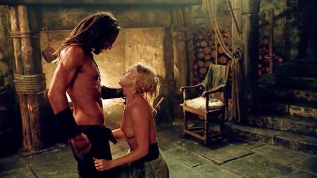 Hannah : nouvelles photos de nu tirées de « Black Sails » sur ScandalPlanet.Com