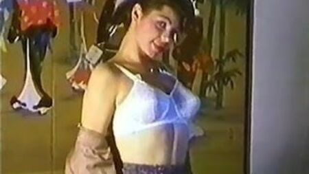 « CAN'T SEEM TO MAKE YOU MINE » - clip vintage de strip-tease