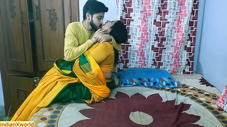 Un ado indien s'adonne à une partie de jambes en l'air torride avec la mère sexy de son ami ! Une websérie érotique torride
