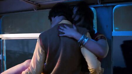 Bhabhi fait l'amour dans le bus