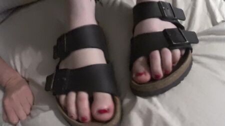Une jeune fille de 19 ans en Birkenstock
