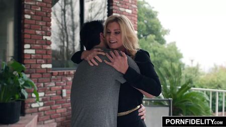 PORNFIDELITY : India Summer, une MILF en chaleur, a un fantasme tabou