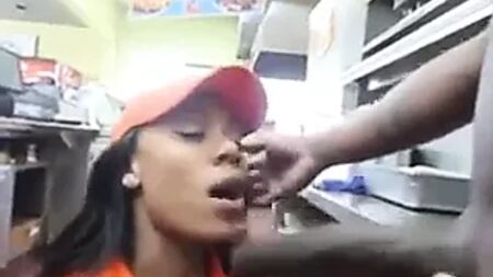 Un gros cul chez Popeyes