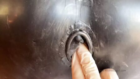 Torture d'un esclave en caoutchouc