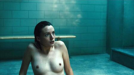Scène de nudité de Gaite Jansen dans « Jett » sur ScandalPlanet.Com