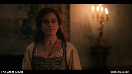 La star Elle Fanning nue et ses scènes de sexe dans *The Great*