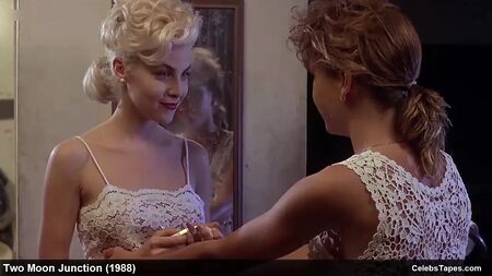 Sherilyn Fenn et Kristy McNichol : nudité intégrale et sexe débridé