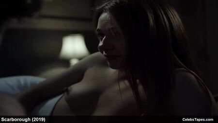 Vidéo de sexe torride mettant en scène Jessica Barden et Jodhi May nues