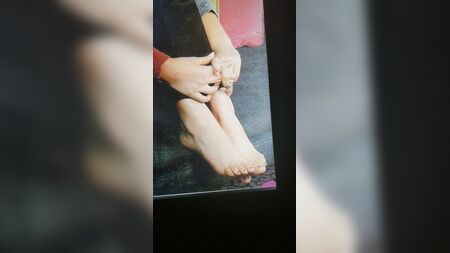 Hommage au sperme sur les pieds de Victoria Justice