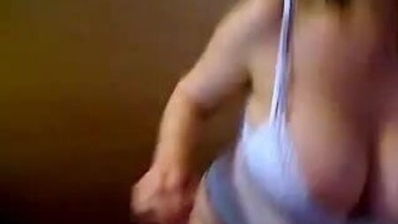 Danseuse de webcam aux gros seins