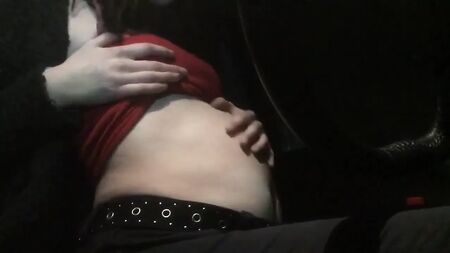 Une fille potelée gonflée au maximum