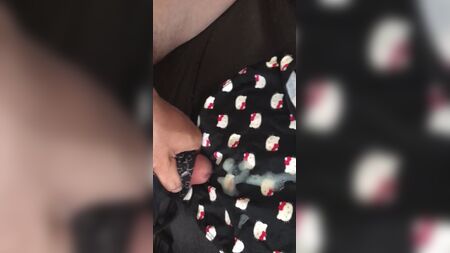 En bikini, jouir sur un bikini Hello Kitty
