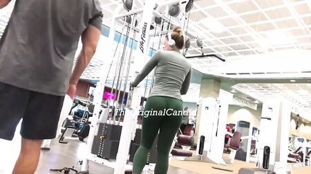 Entraînement de gym sexy en leggings moulants