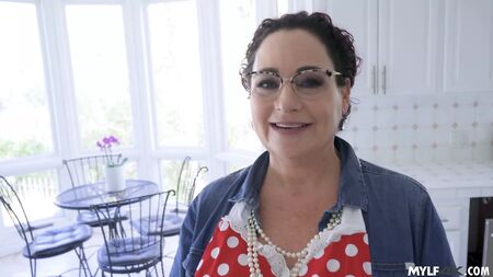 Trouver des photos sexy d'une MILF et s'en servir