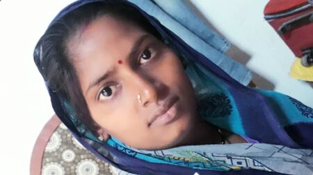 Une jolie tante indienne fait l'amour avec son petit ami