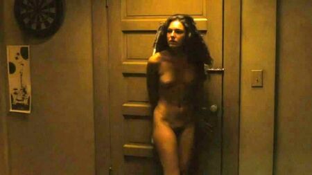 Alexa Davalos : seins nus et pubis visible sur ScandalPlanetCom