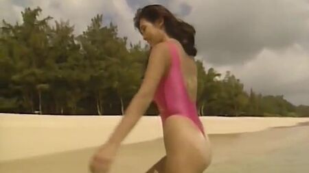 Maillot de bain une pièce à échancrures hautes - Un joli petit cul à la japonaise