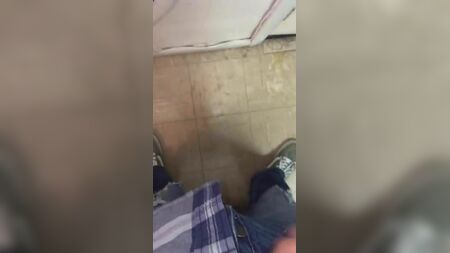 Encore un coup sec et de l'éjaculation