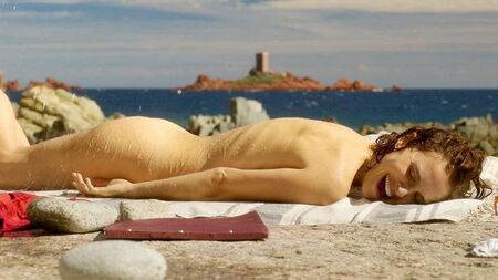La scène où Natalie Portman montre ses fesses nues sur ScandalPlanetCom